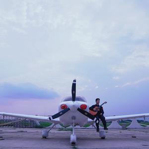 俄罗斯女同三人交
